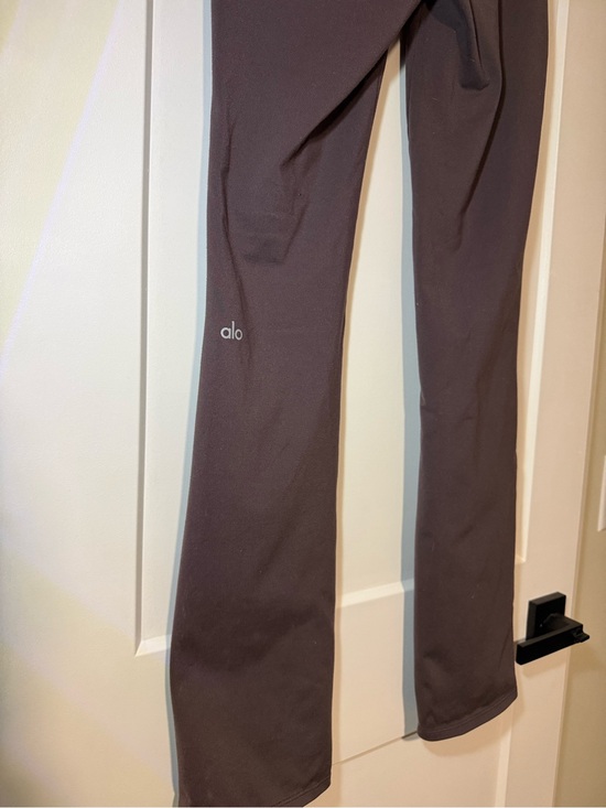 ALO Yoga Pants - ALO Yoga High-Rise Stretch Flare Leggings in Mauve Taupe